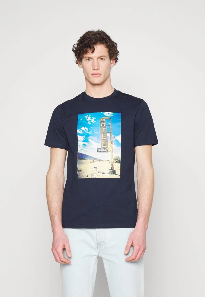 BOSS THINKING - Camiseta Estampada - Dark Blue, Hombre 1 BOSS THINKING - Camiseta Estampada - Dark Blue, Hombre