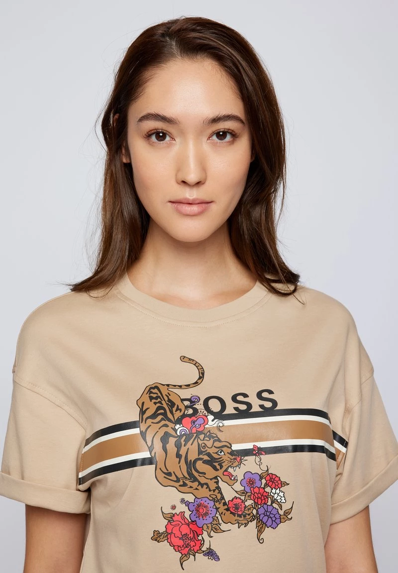 BOSS EVINA - Camiseta Estampada - Beige, Mujer 4 BOSS EVINA - Camiseta Estampada - Beige, Mujer - Imagen 4