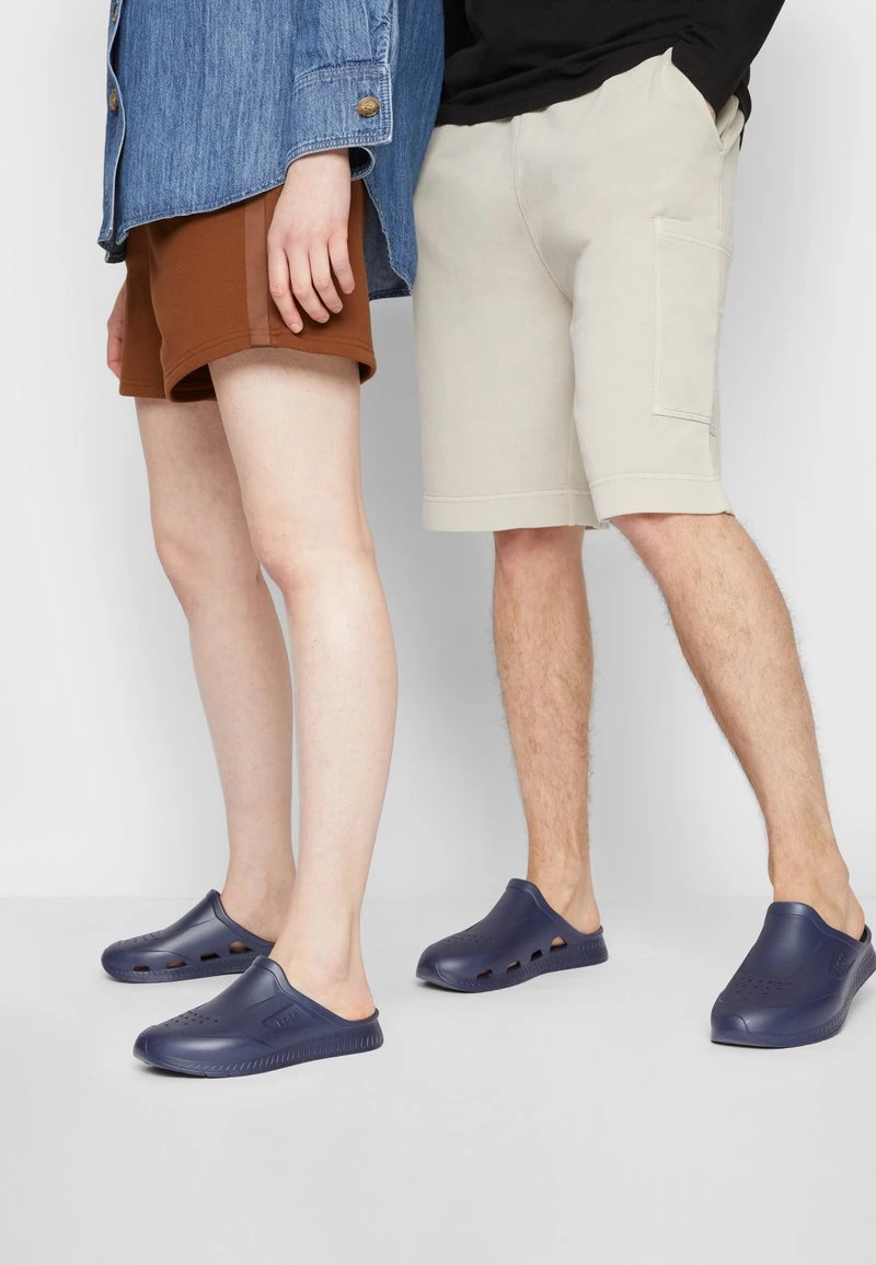 BOSS TITANIUM UNISEX - Sandalias Planas - Dark Blue, Unisexo 1 BOSS TITANIUM UNISEX - Sandalias Planas - Dark Blue, Unisexo