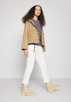 BOSS SPRING - Camiseta Estampada - Open Miscellaneous, Mujer 11 BOSS SPRING - Camiseta Estampada - Open Miscellaneous, Mujer -Outlet BOSS Tienda 28e14204fc66427ba175b423b7303a93