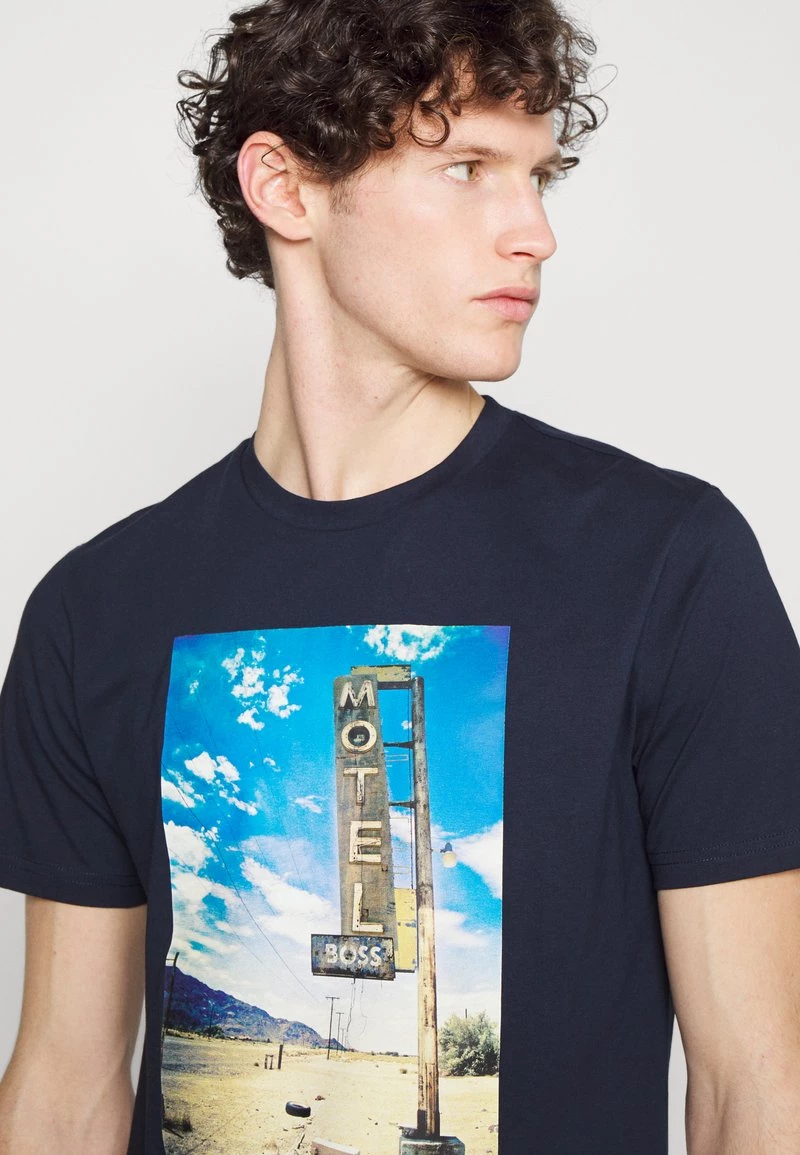 BOSS THINKING - Camiseta Estampada - Dark Blue, Hombre 5 BOSS THINKING - Camiseta Estampada - Dark Blue, Hombre - Imagen 5