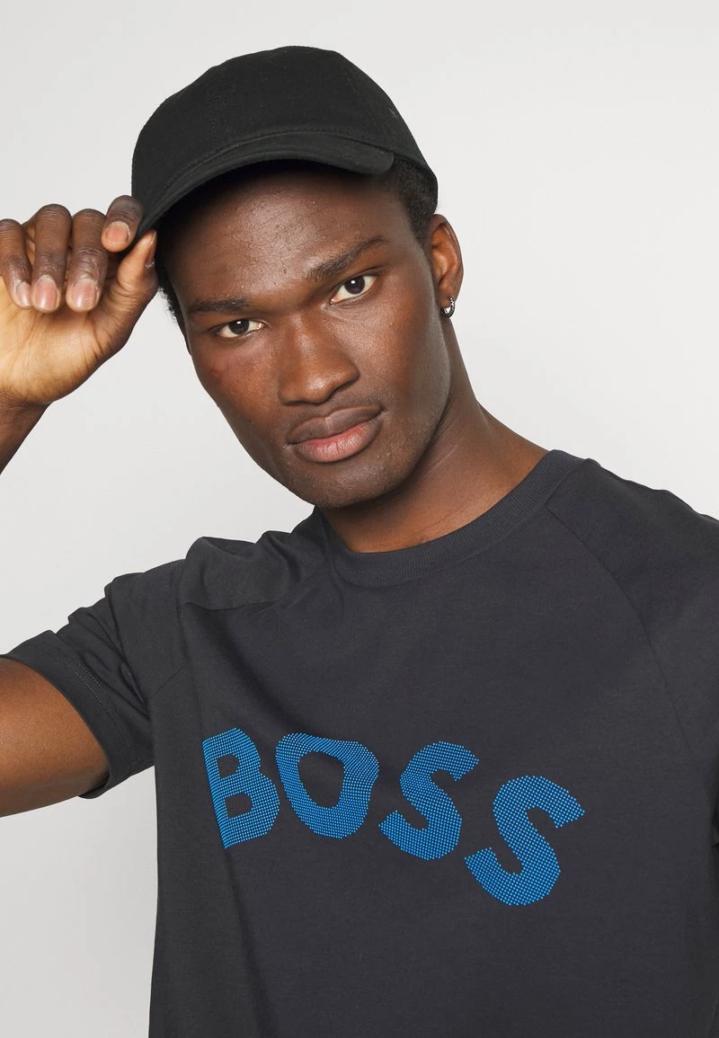 BOSS NAPS TEE - Camiseta Estampada - Dark Blue, Hombre 4 BOSS NAPS TEE - Camiseta Estampada - Dark Blue, Hombre - Imagen 4
