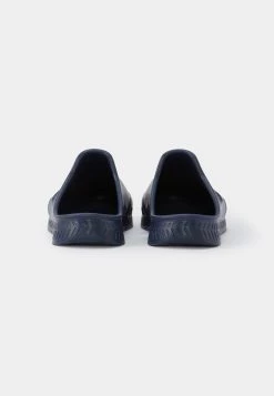 BOSS TITANIUM UNISEX - Sandalias Planas - Dark Blue, Unisexo 11 BOSS TITANIUM UNISEX - Sandalias Planas - Dark Blue, Unisexo -Outlet BOSS Tienda 6f17b1c4cc3e449ca5e02e1d094b5ef7