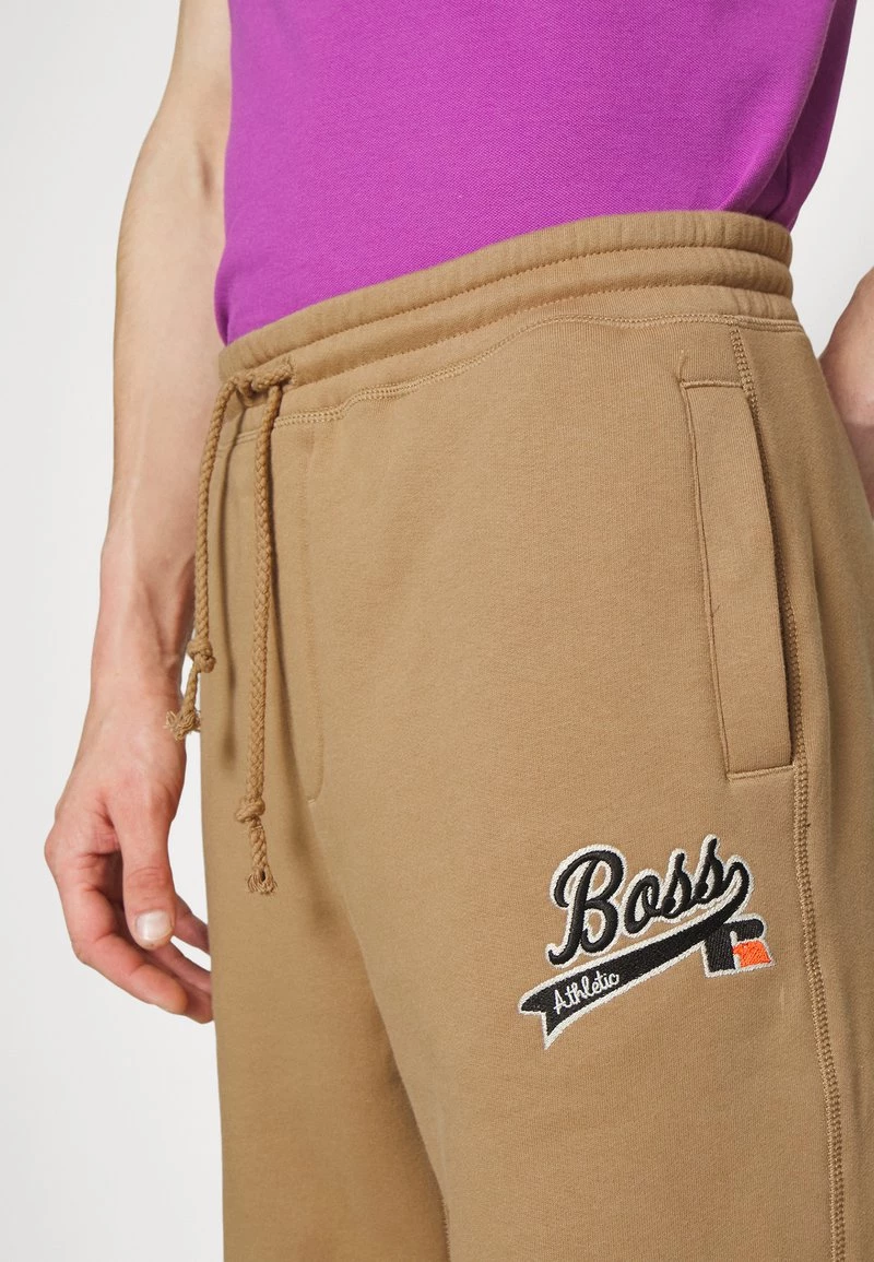 BOSS X RUSSELL ATHLETIC JAFA - Pantalones Deportivos - Medium Beige, Hombre 5 BOSS X RUSSELL ATHLETIC JAFA - Pantalones Deportivos - Medium Beige, Hombre - Imagen 5