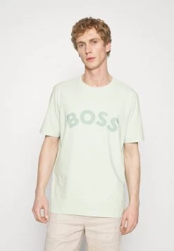 BOSS NAPS TEE - Camiseta Estampada - Open Green, Hombre 8 BOSS NAPS TEE - Camiseta Estampada - Open Green, Hombre -Outlet BOSS Tienda aa305f4664f44b73b5eb4dcfe095c7c5