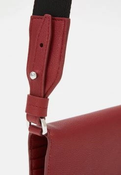 BOSS TAYLOR STRAP - Monedero - Red, Mujer -Outlet BOSS Tienda cd93489a208741ce901be63e8f850fe6