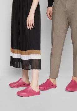 BOSS TITANIUM UNISEX - Sandalias Planas - Bright Pink, Unisexo -Outlet BOSS Tienda d614b37bed224ea3a2d18deacdcb797b