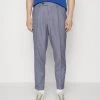 BOSS PERIN PLEAT - Pantalones Chinos - Medium Blue, Hombre